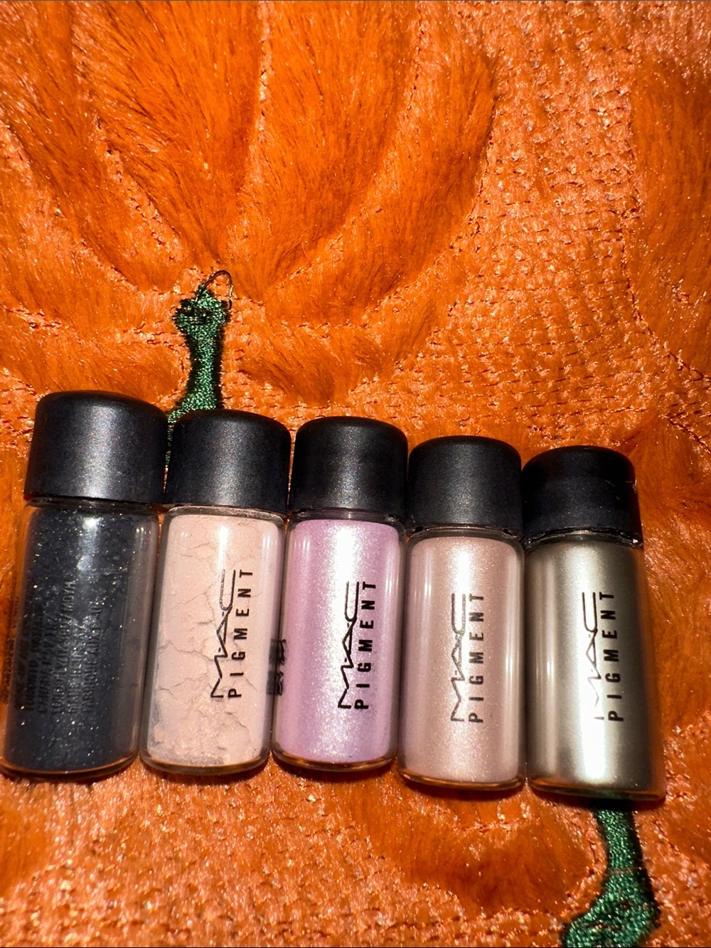 Authentic Mac pigments in 5 shades never used